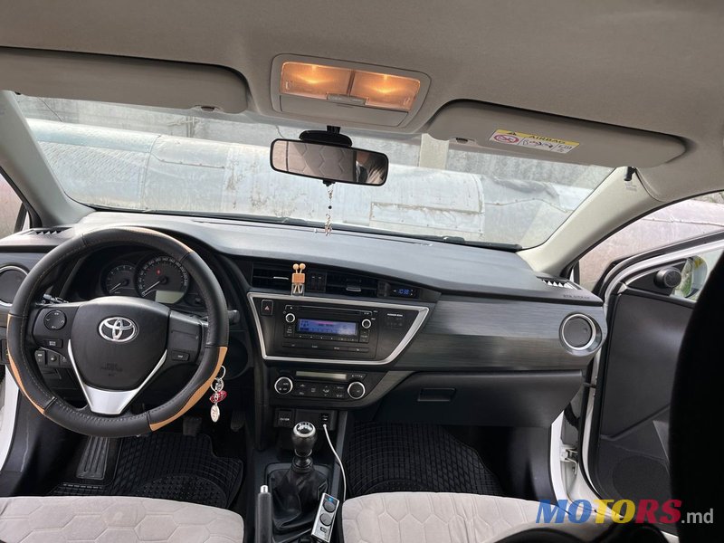2014' Toyota Auris photo #4