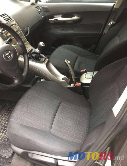 2007' Toyota Auris photo #1