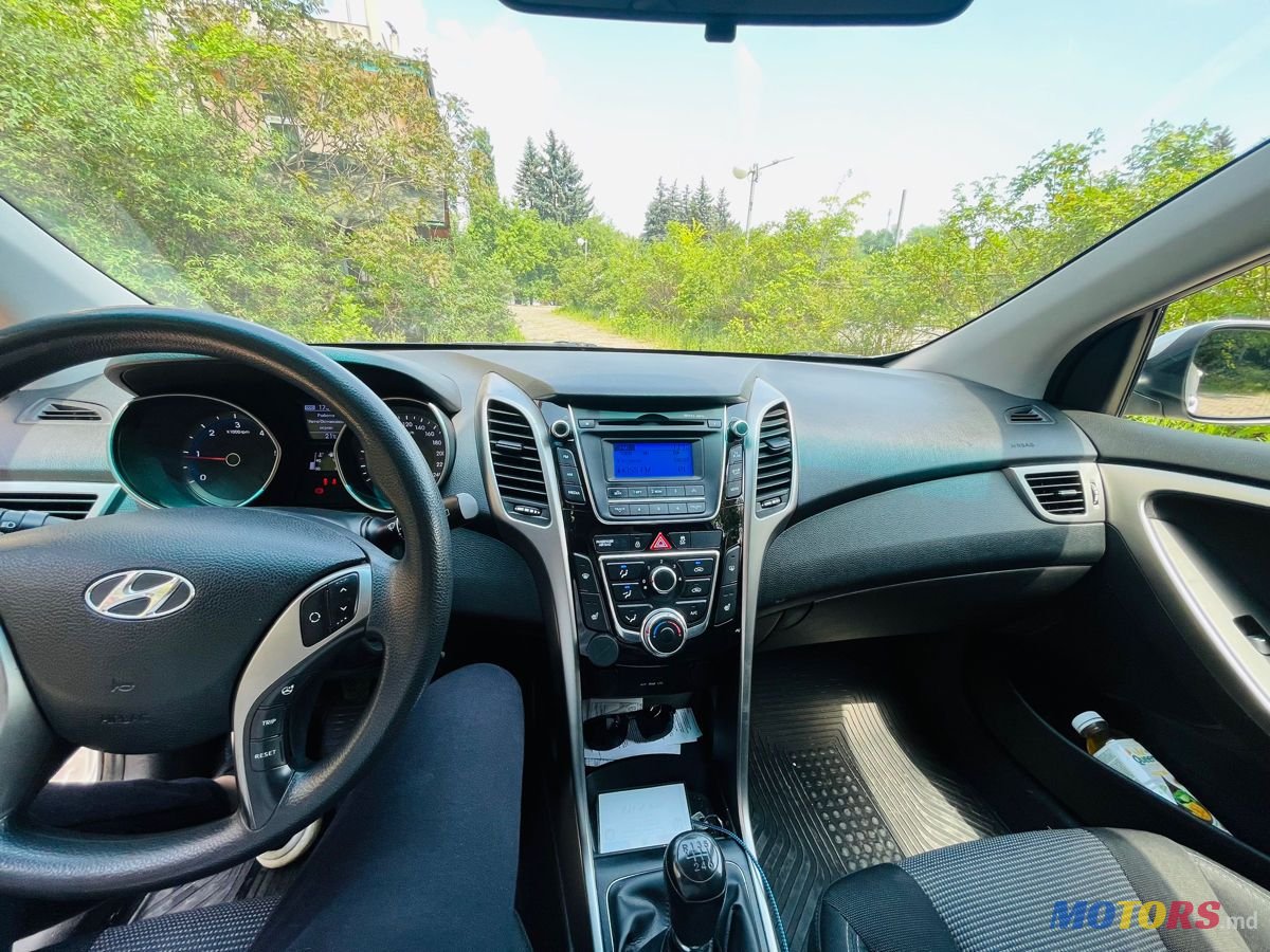 2012' Hyundai i30 photo #6