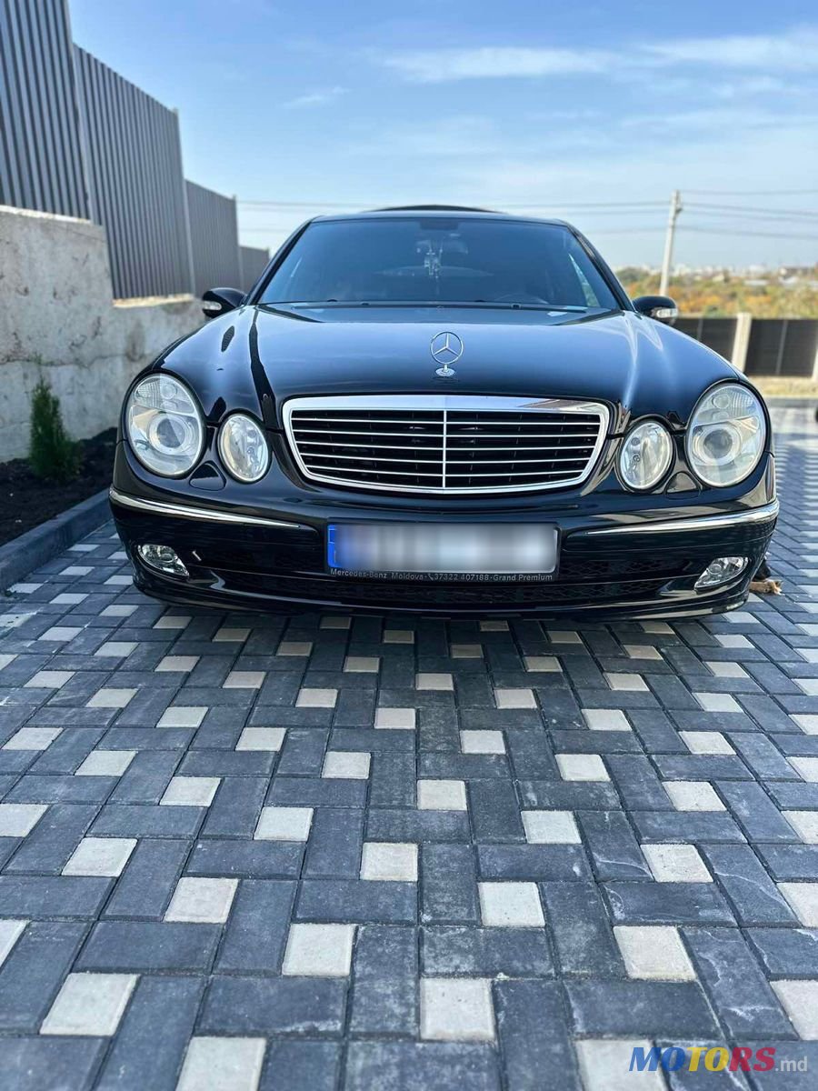 2005' Mercedes-Benz E Класс photo #2