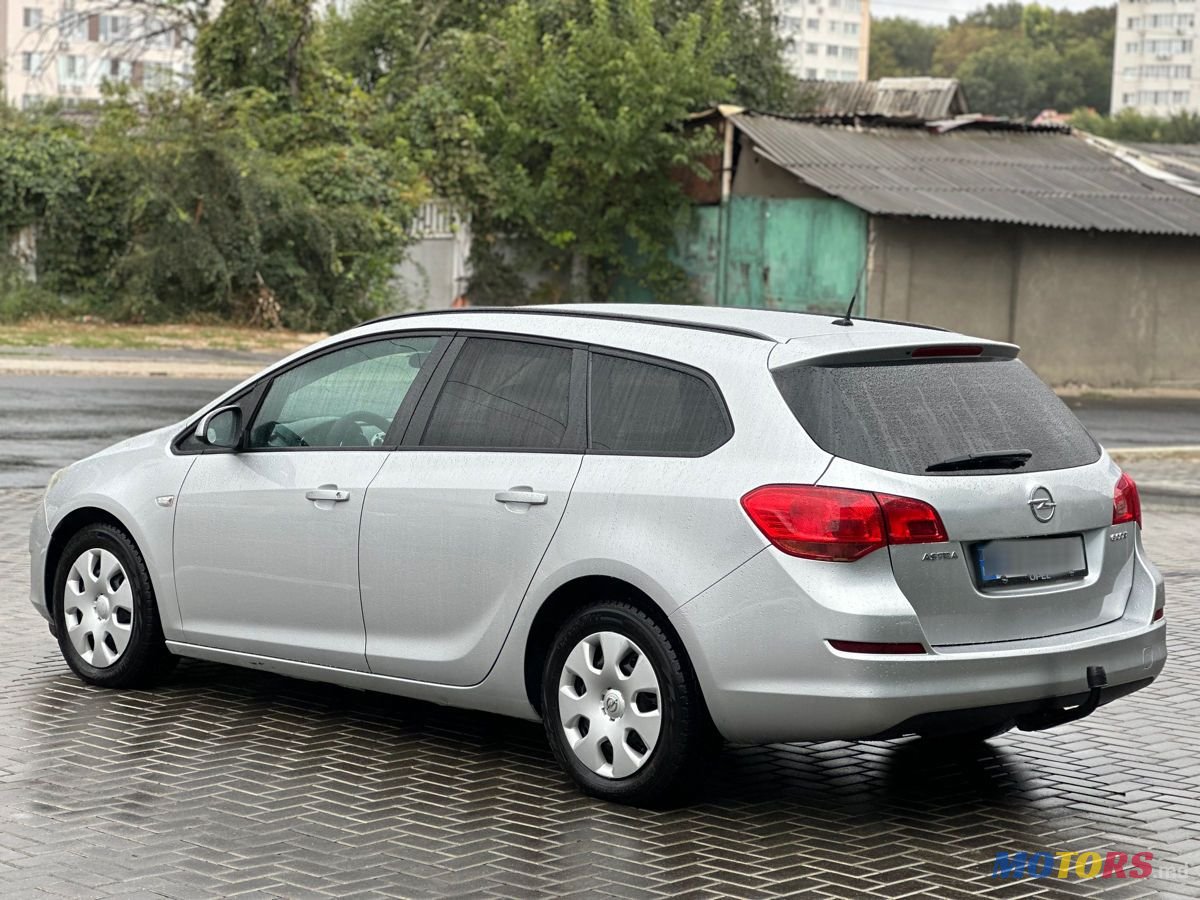 2013' Opel Astra photo #5