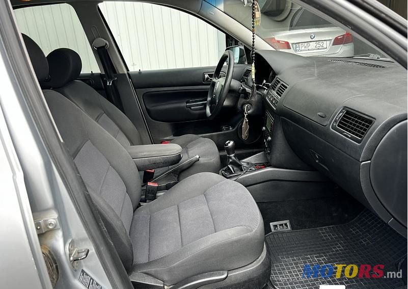 2004' Volkswagen Jetta photo #4