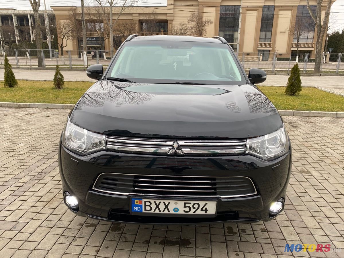 2013' Mitsubishi Outlander photo #3