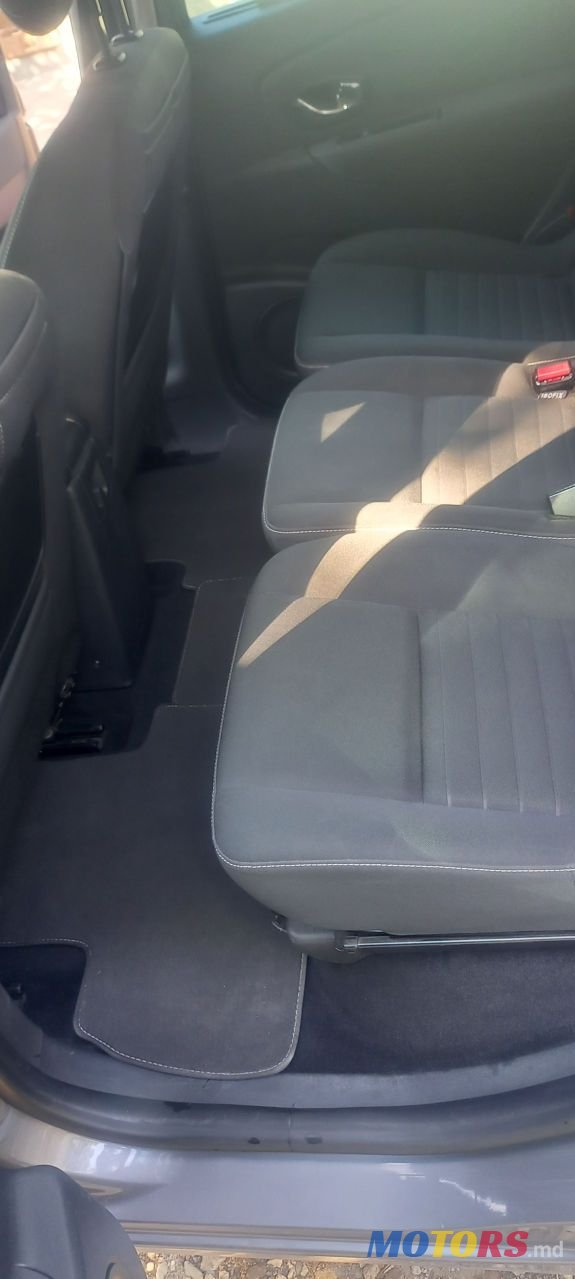 2015' Renault Scenic photo #6