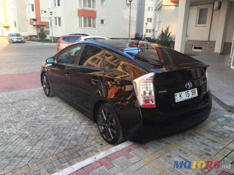 2010' Toyota Prius photo #2