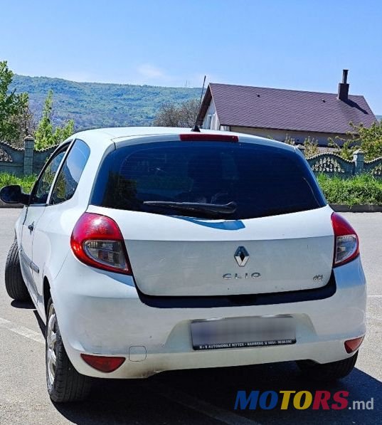 2011' Renault Clio photo #5
