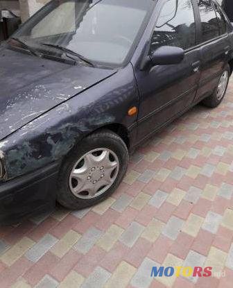 1991' Nissan Primera photo #1