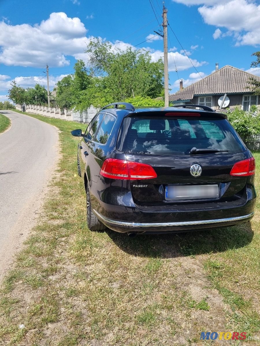 2011' Volkswagen Passat photo #4