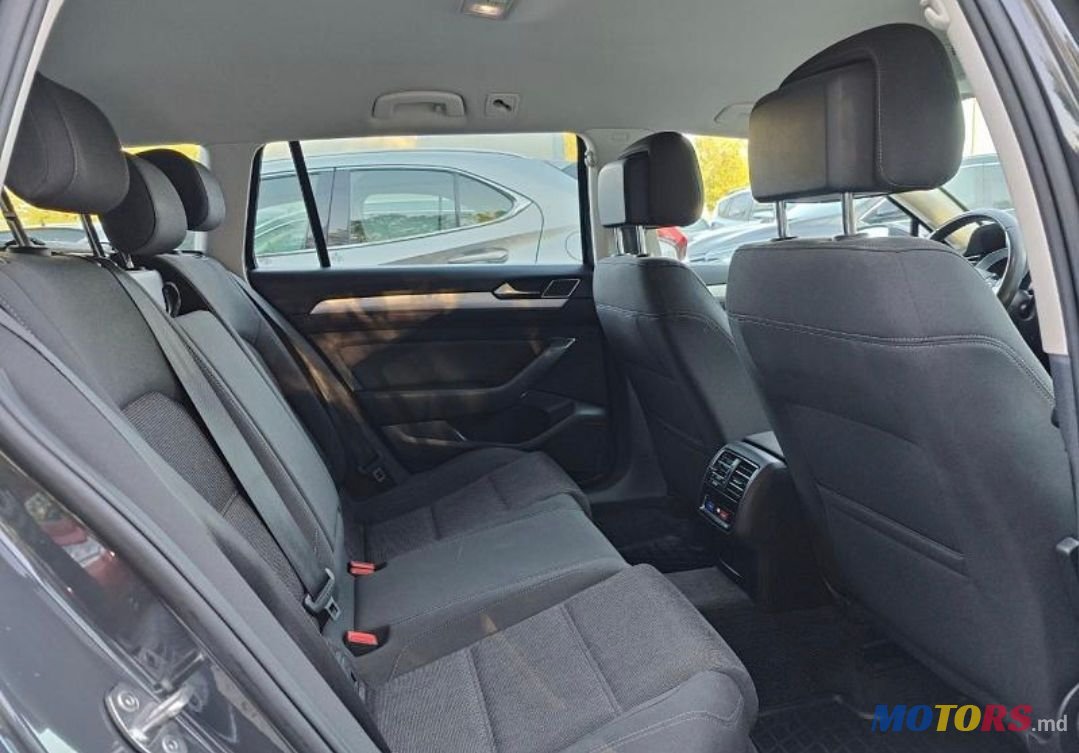 2016' Volkswagen Passat photo #5