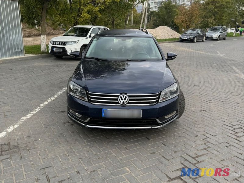 2011' Volkswagen Passat photo #1