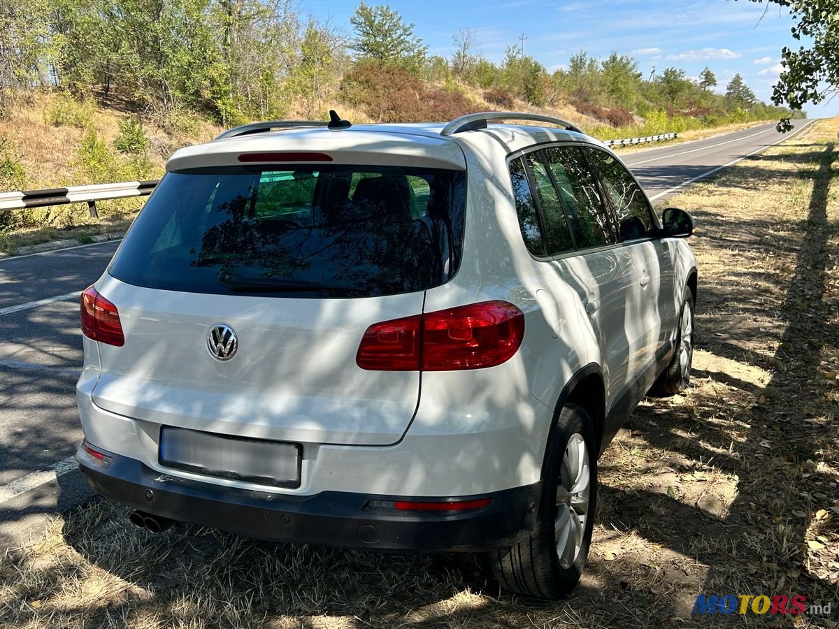 2012' Volkswagen Tiguan photo #3