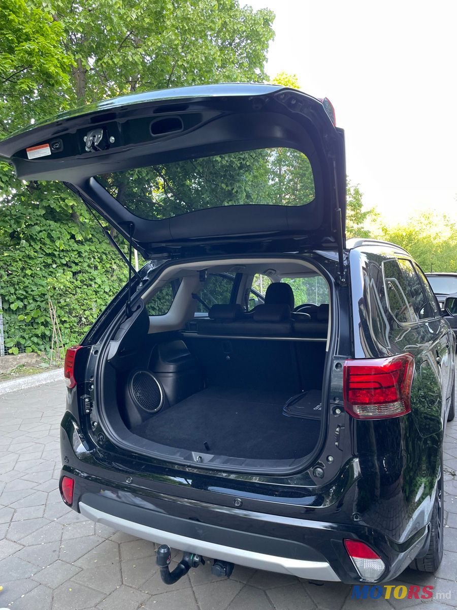 2015' Mitsubishi Outlander photo #5