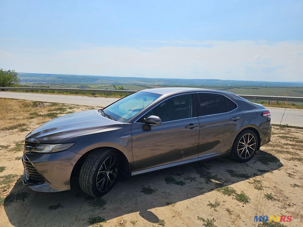 2018' Toyota Camry photo #2