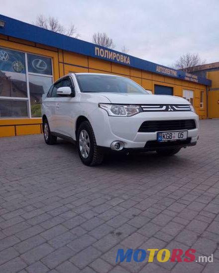 2013' Mitsubishi Outlander photo #1
