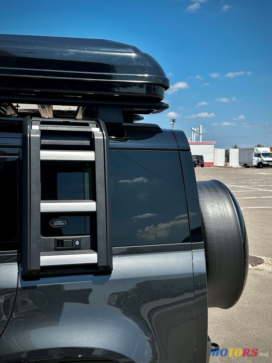 2023' Land Rover Defender photo #6