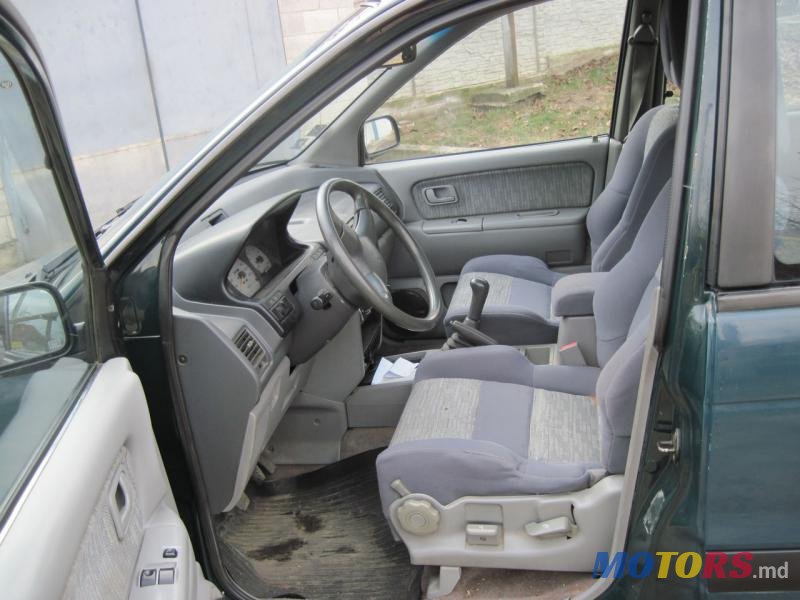 1996' Mitsubishi Space Runner photo #1