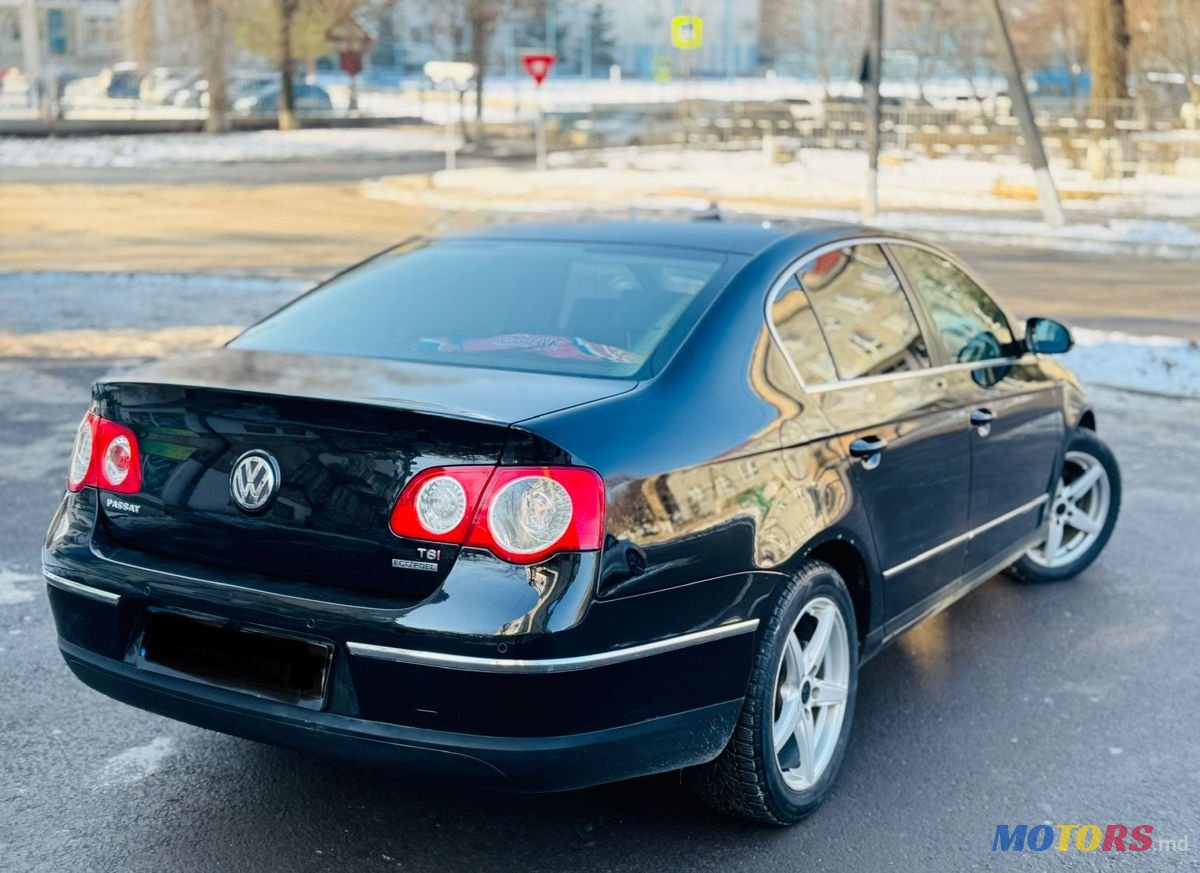 2009' Volkswagen Passat photo #4