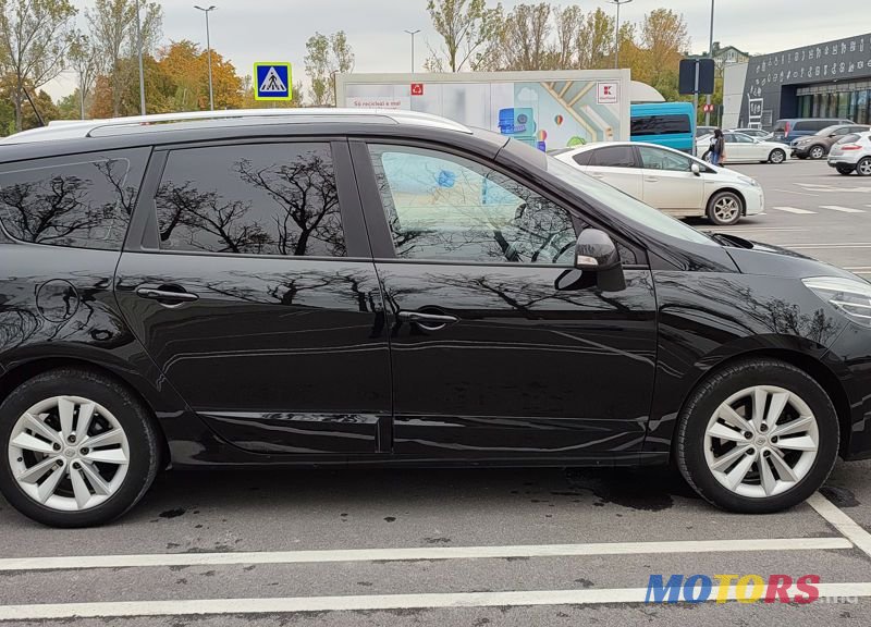 2013' Renault Grand Scenic photo #3