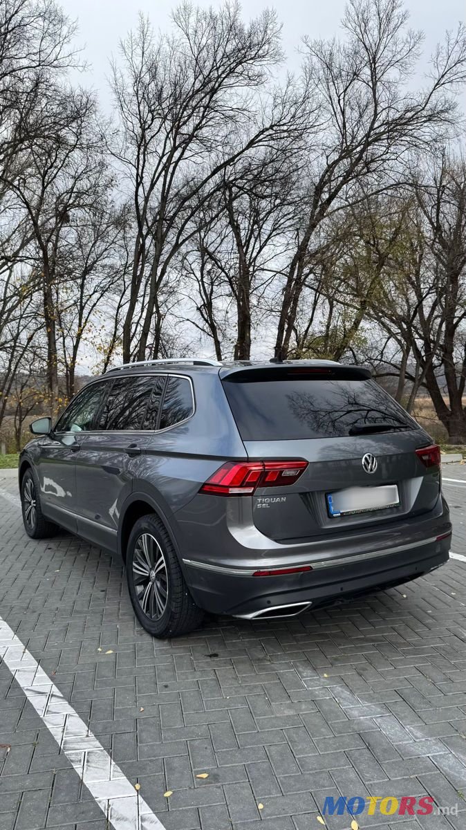 2019' Volkswagen Tiguan photo #3