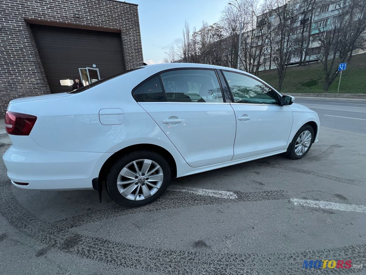 2016' Volkswagen Jetta photo #5