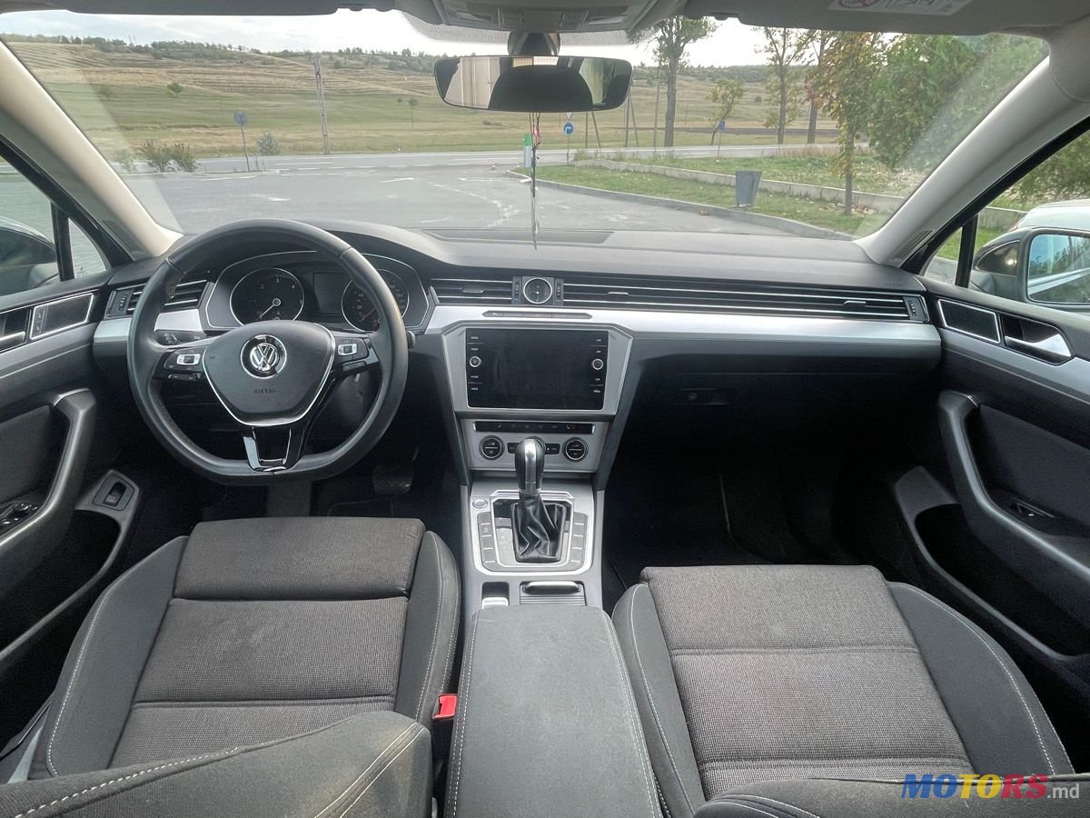 2017' Volkswagen Passat photo #2