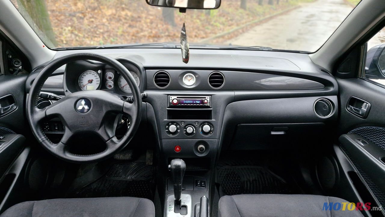 2007' Mitsubishi Outlander photo #5