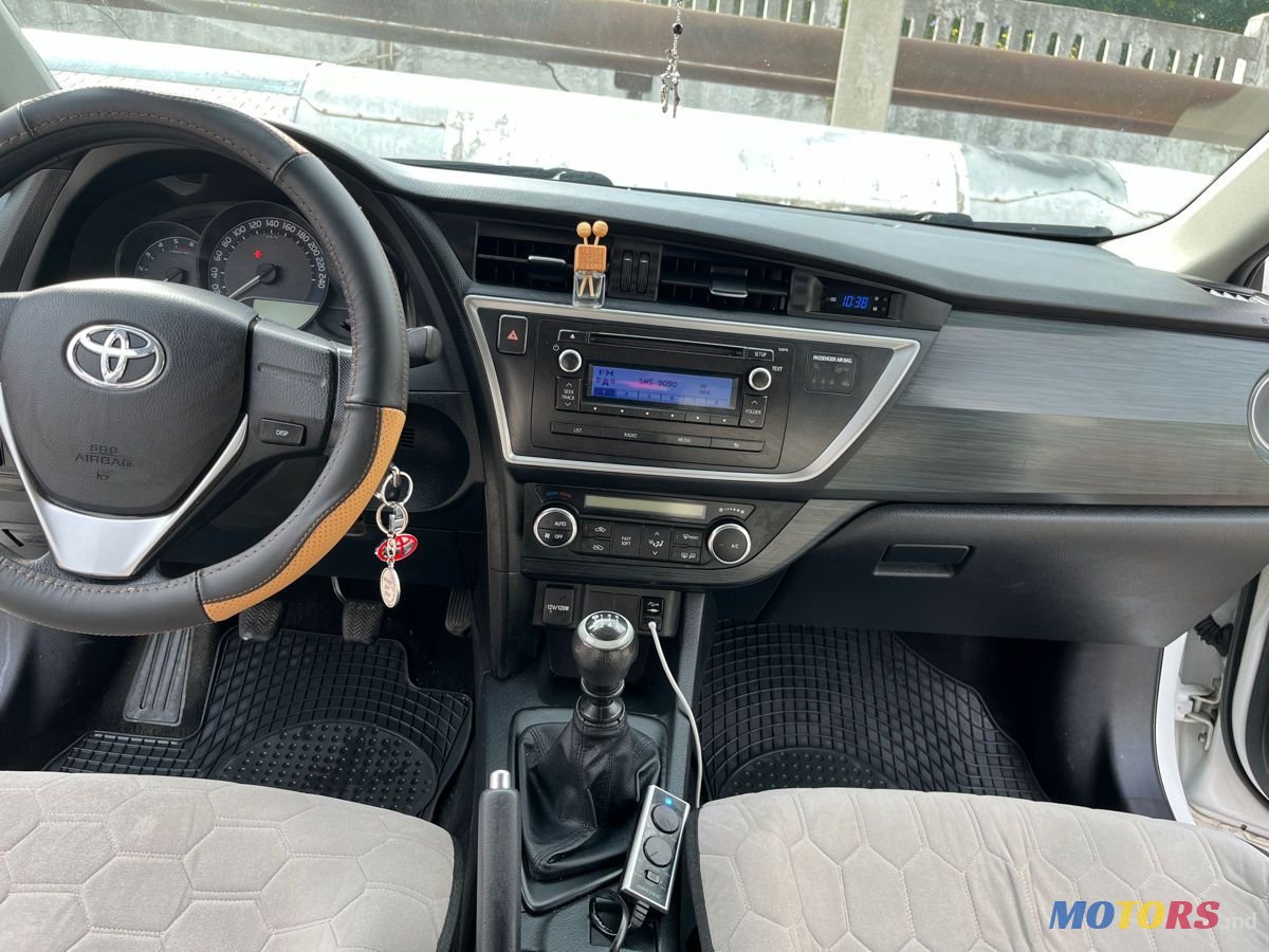 2014' Toyota Auris photo #6