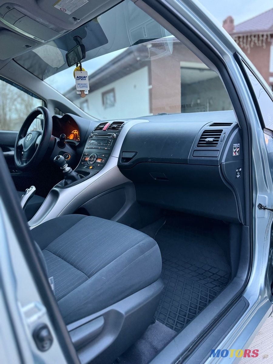2009' Toyota Auris photo #5