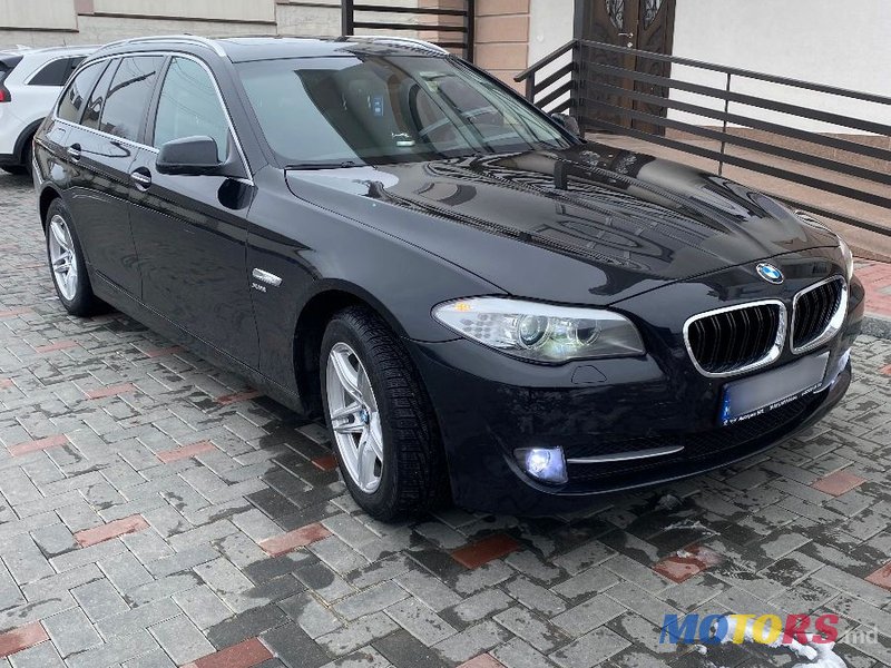 2011' BMW 5 Series photo #1