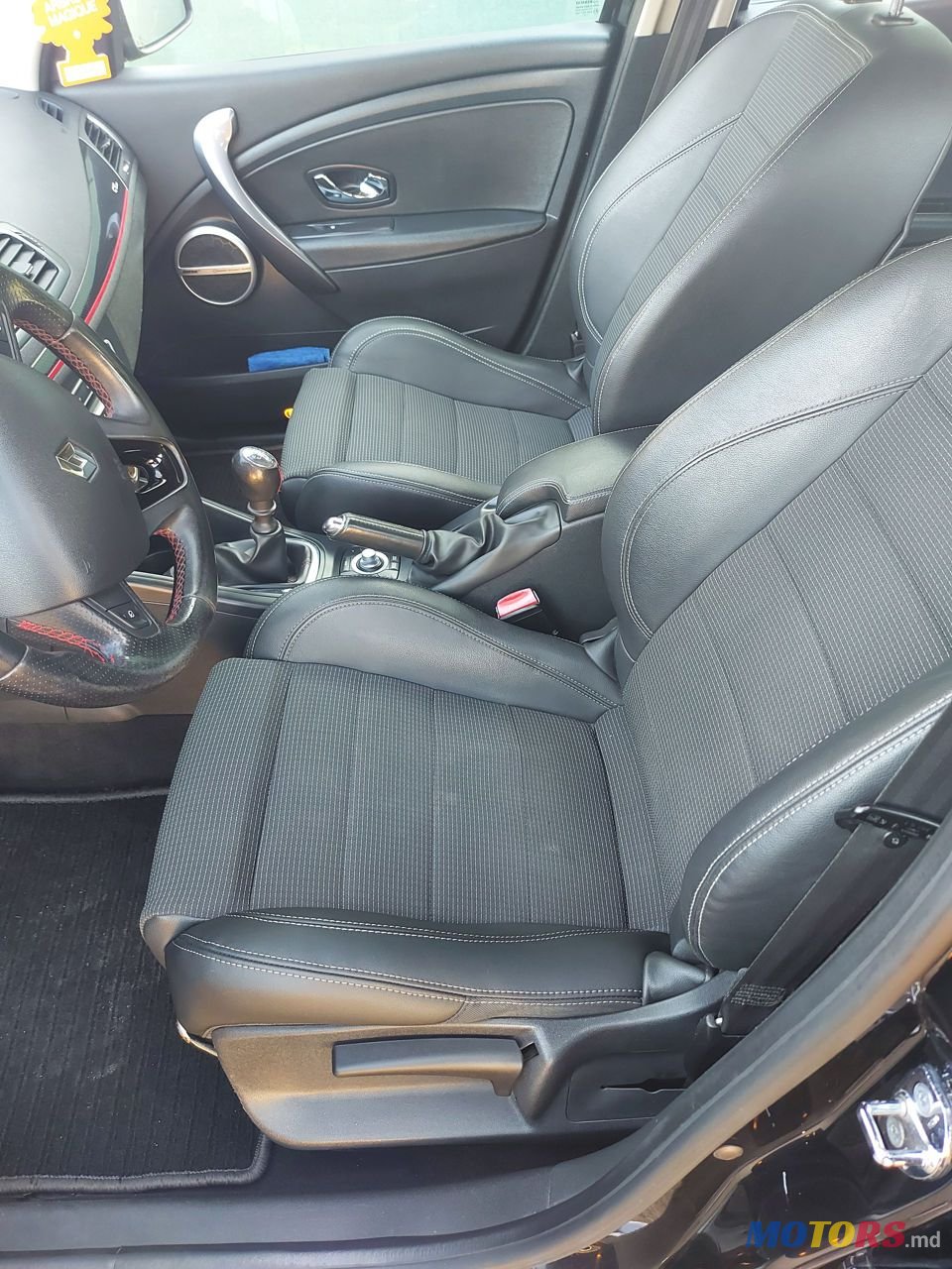 2012' Renault Megane photo #5