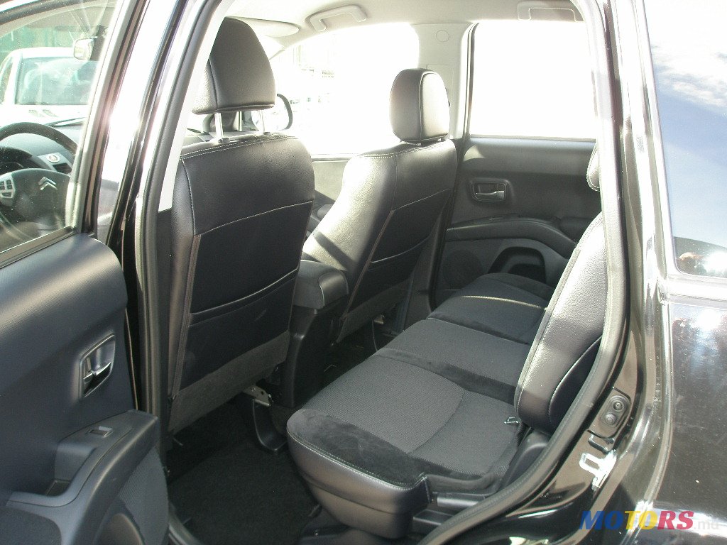 2010' Citroen C-Crosser 2.2 HDi FAP Tendance 4X4 photo #6