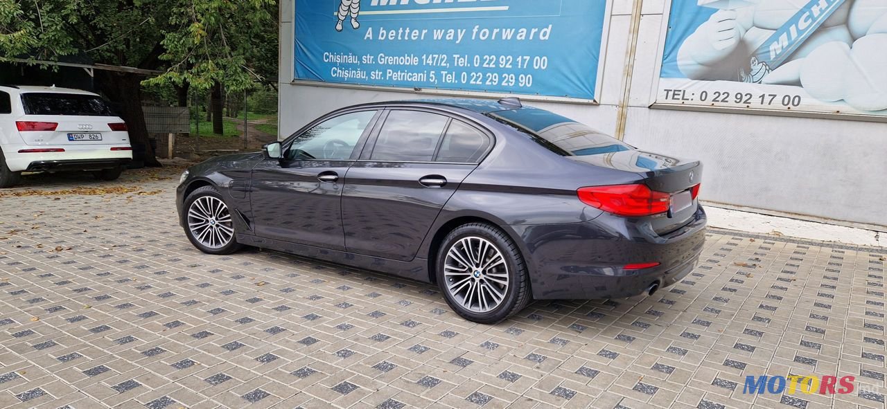2017' BMW 5 Series photo #6