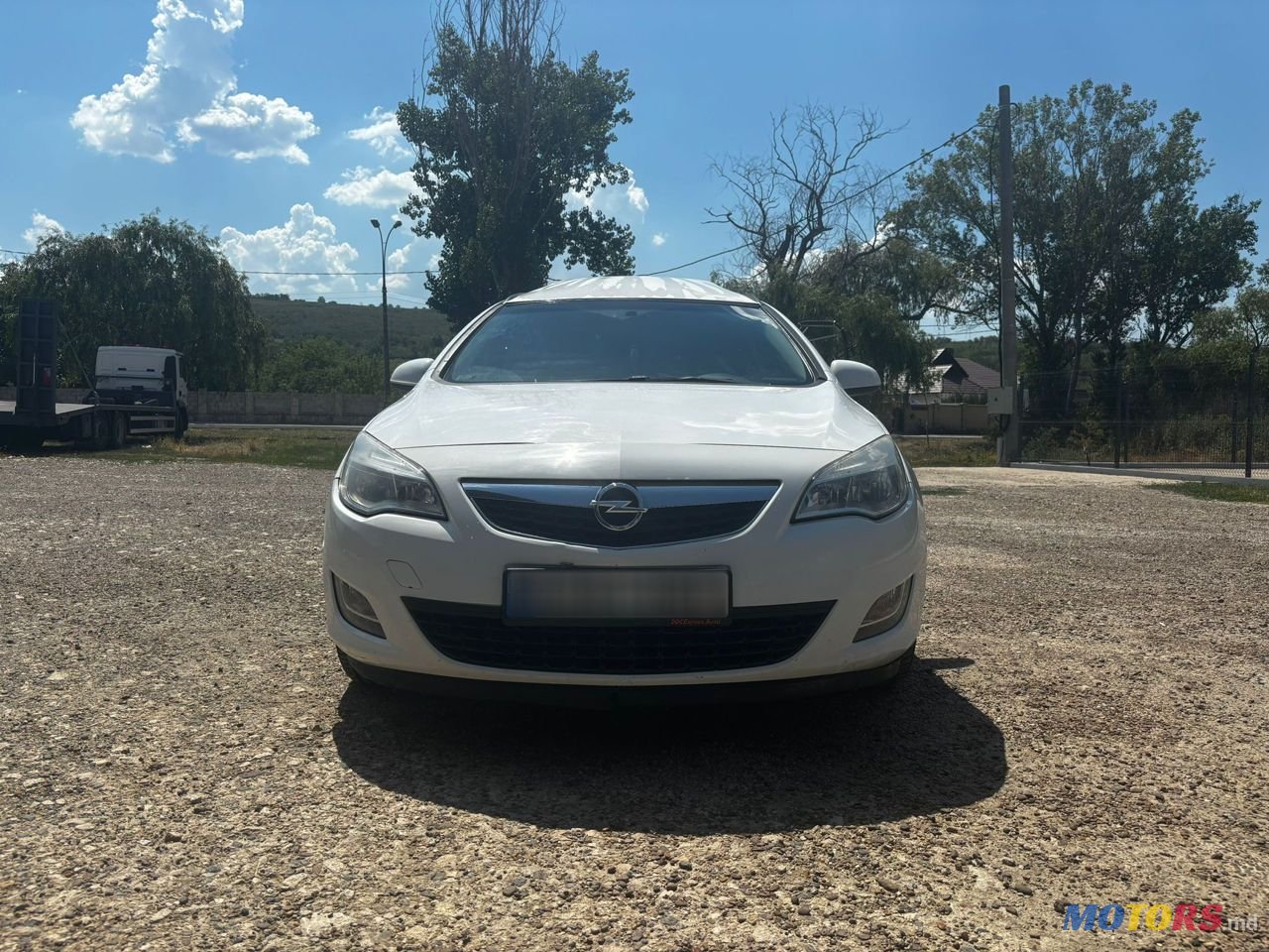 2012' Opel Astra photo #3