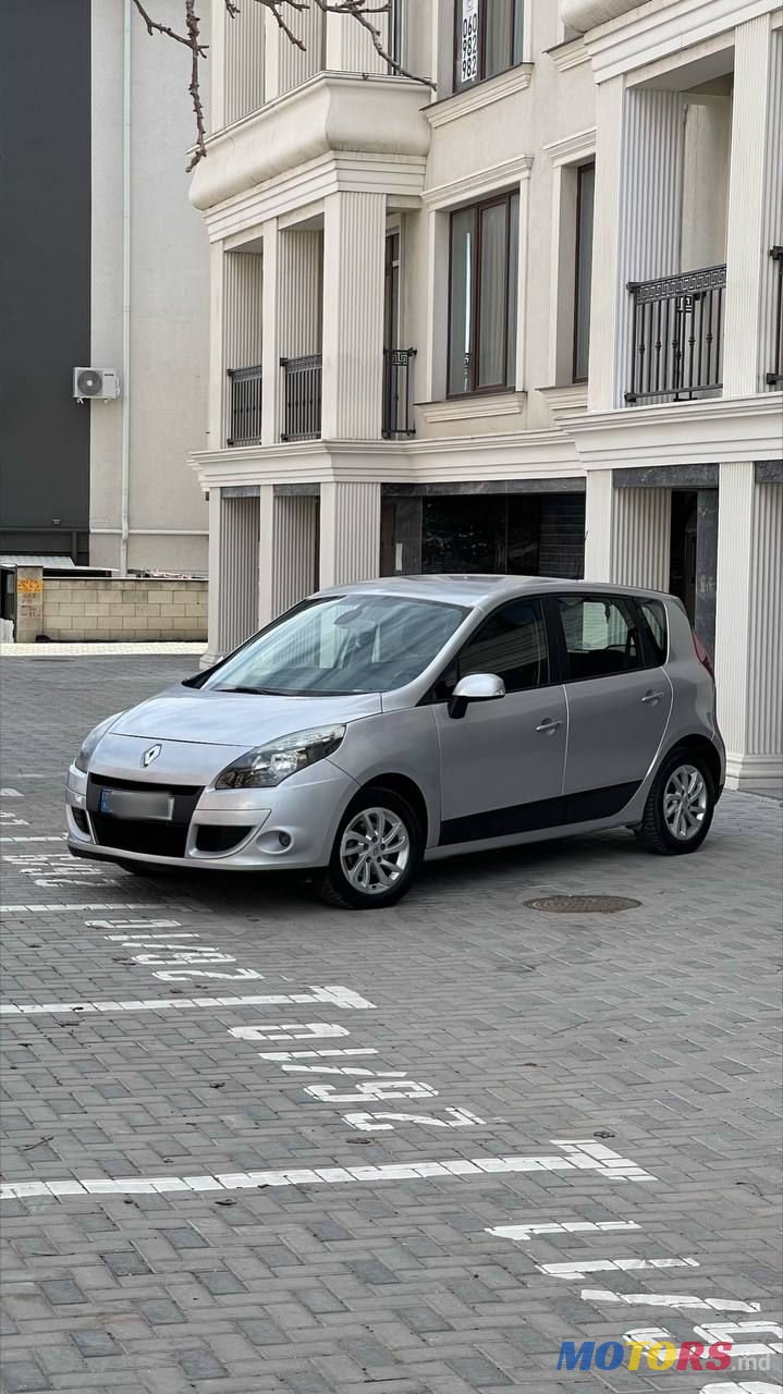 2010' Renault Scenic photo #3