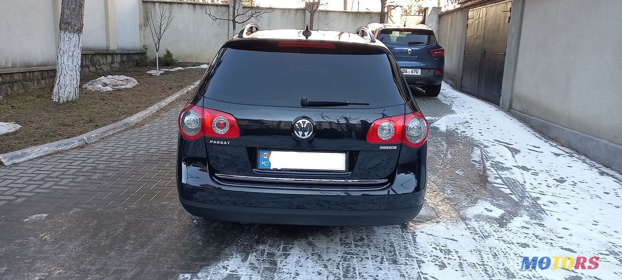 2009' Volkswagen Passat photo #5