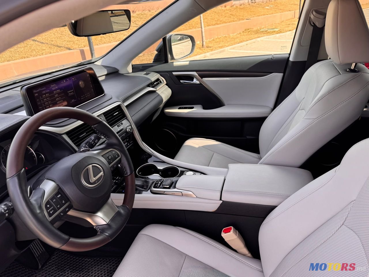 2020' Lexus Rx Series photo #4