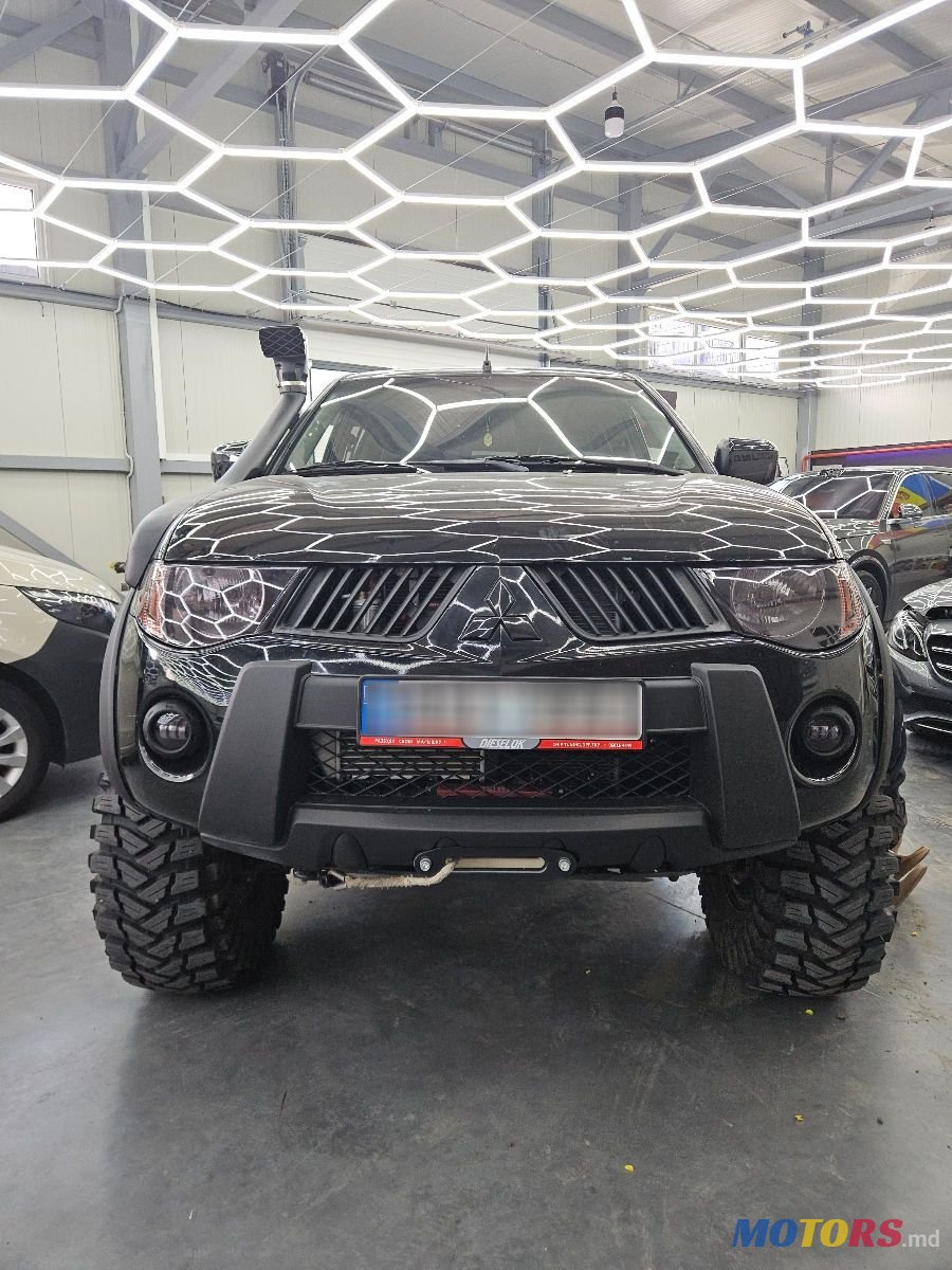 2009' Mitsubishi L200 photo #6