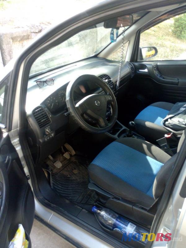 2004' Opel Zafira photo #2
