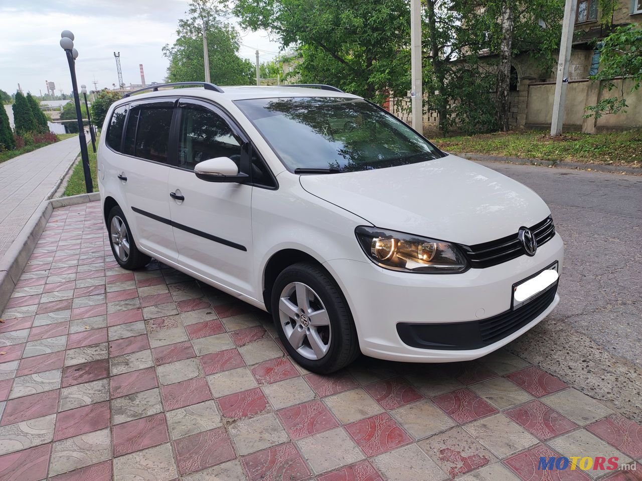 2013' Volkswagen Touran photo #3