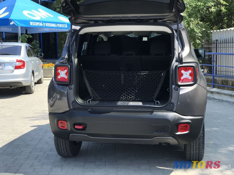 2019' Jeep Renegade photo #4