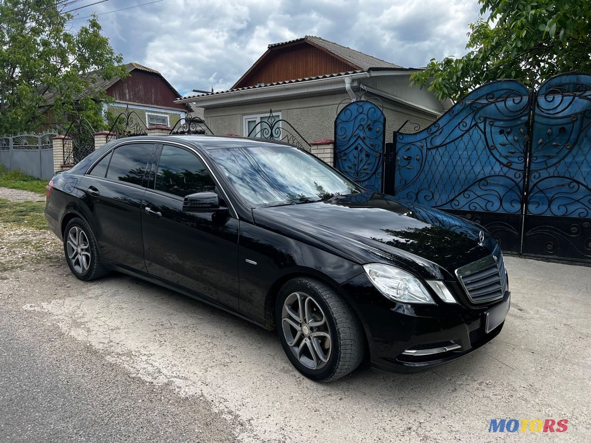 2011' Mercedes-Benz E-Class photo #2