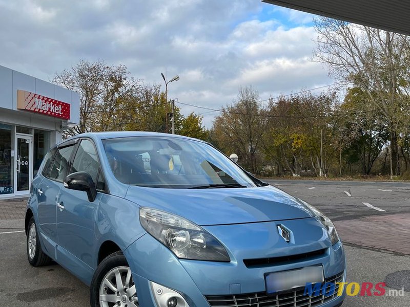 2012' Renault Grand Scenic photo #2