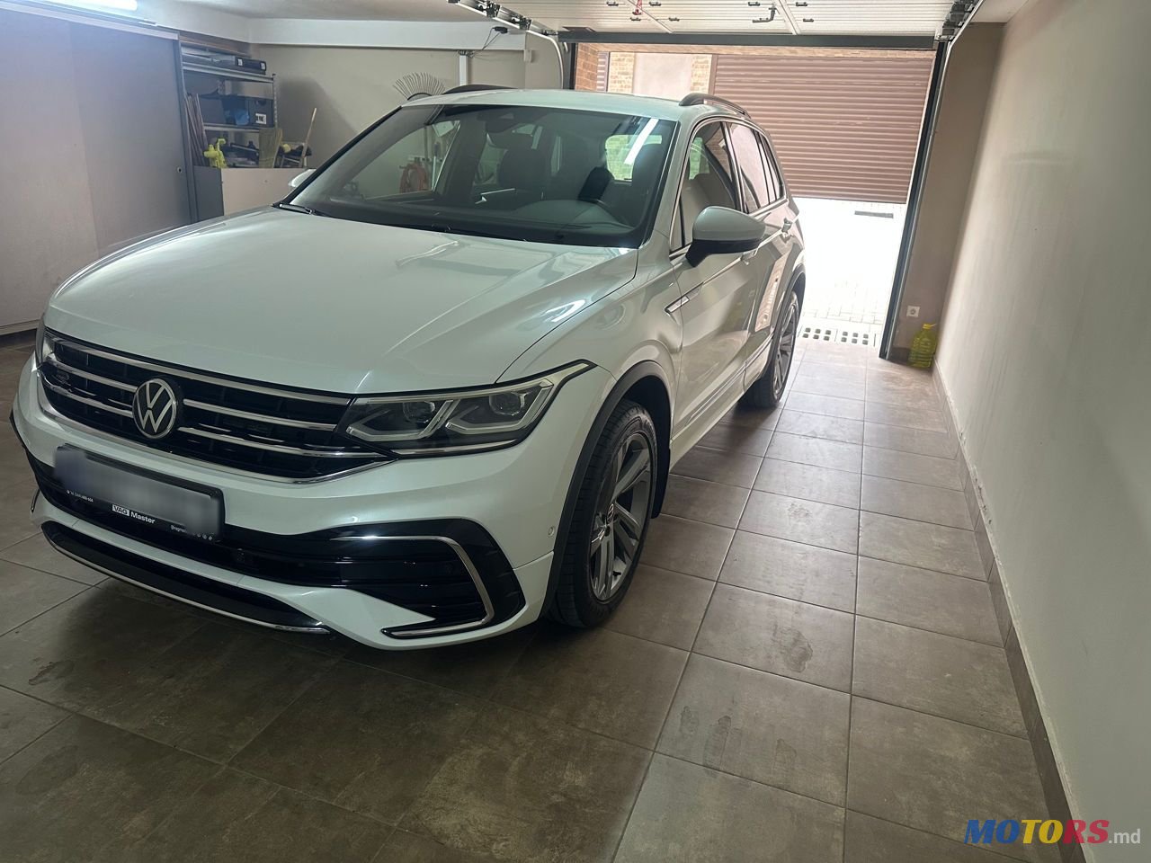 2021' Volkswagen Tiguan photo #2