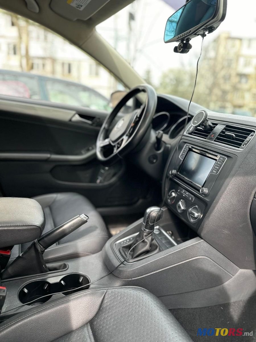 2015' Volkswagen Jetta photo #6