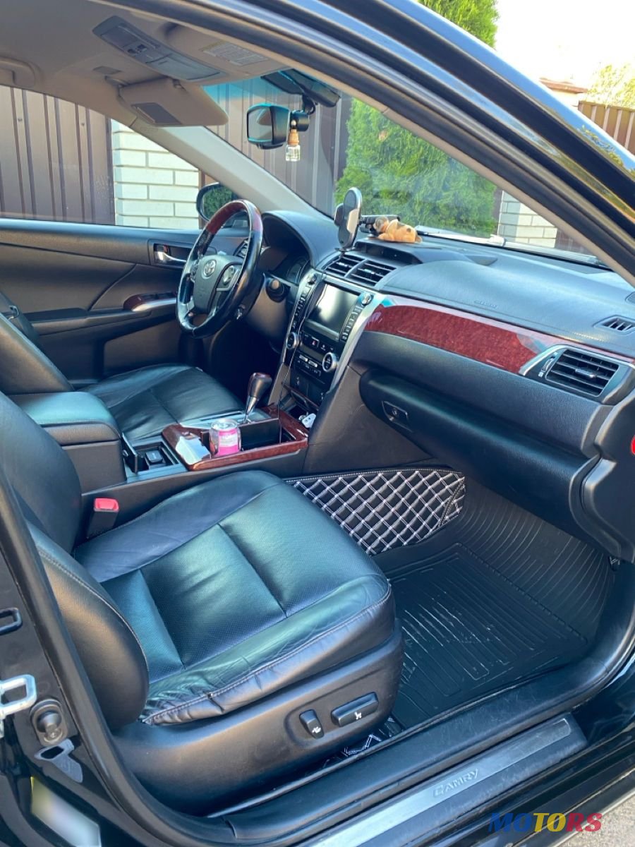 2011' Toyota Camry photo #6