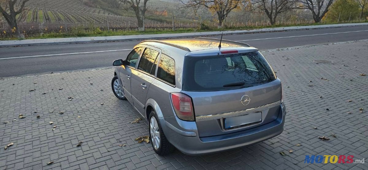 2008' Opel Astra photo #4