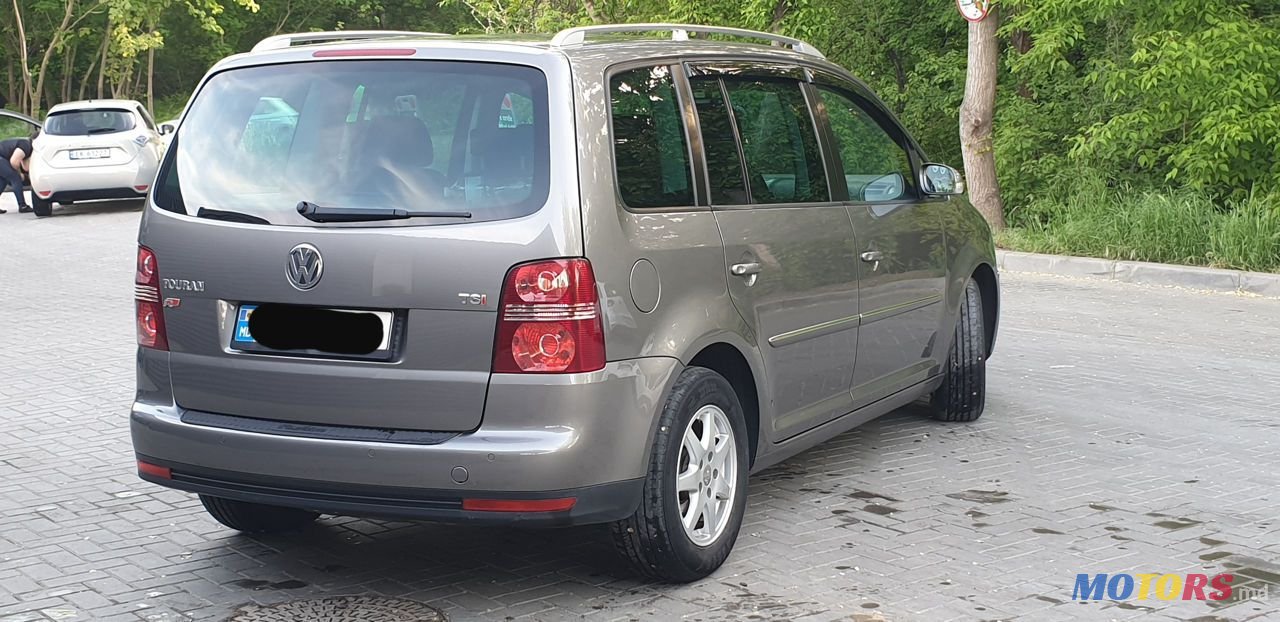 2007' Volkswagen Touran photo #3