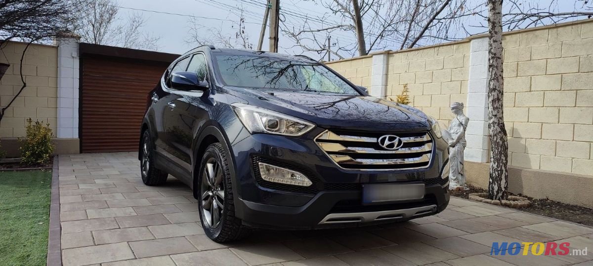 2013' Hyundai Santa Fe photo #3