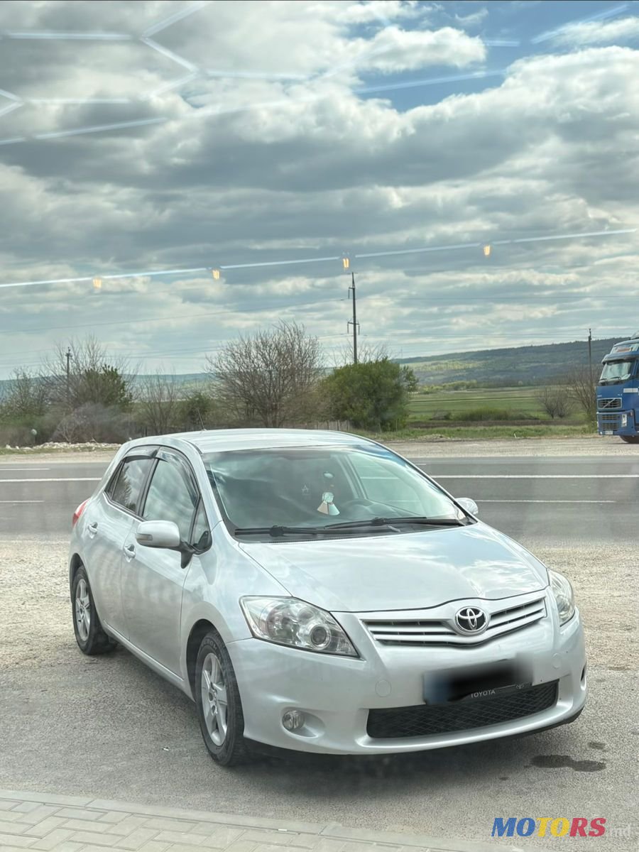 2012' Toyota Auris photo #1