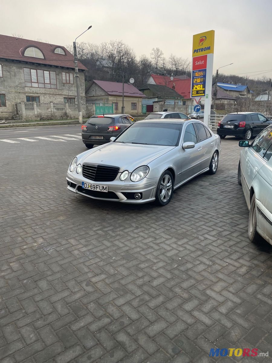 2004' Mercedes-Benz E Класс photo #3